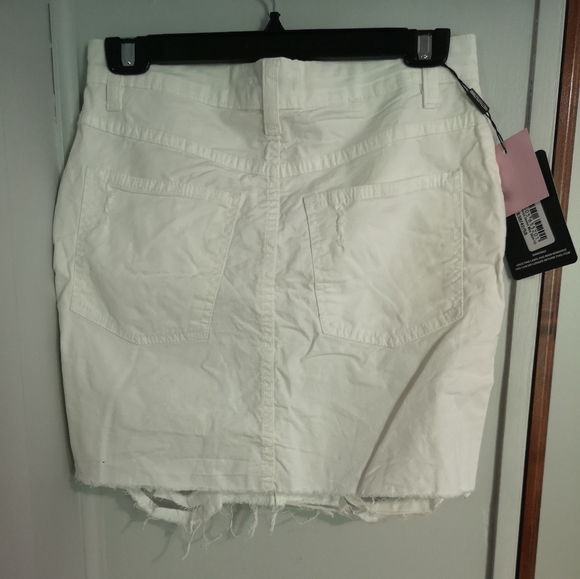 💮NWT!  PLT White Jeans Skirt 💮 - Picture 2 of 3